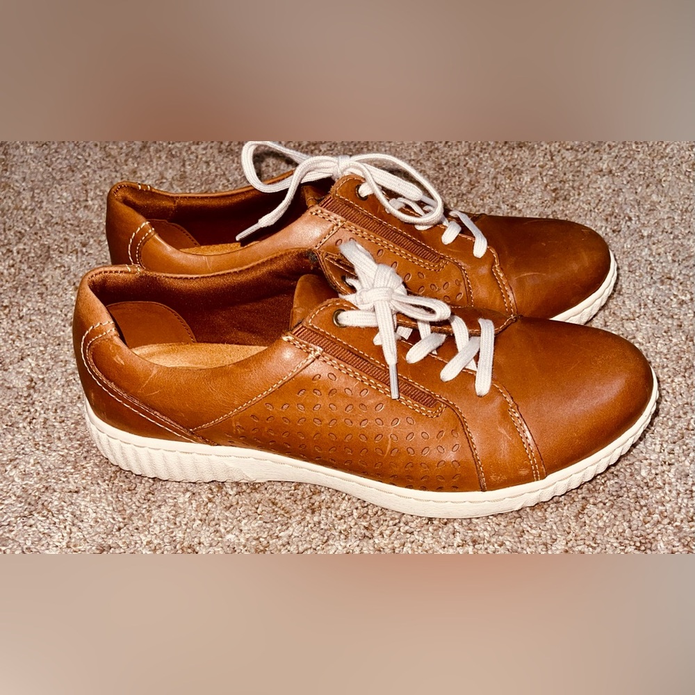 Clark’s Collection Caroline Women’s 9 tan leather casual sneaker lace up